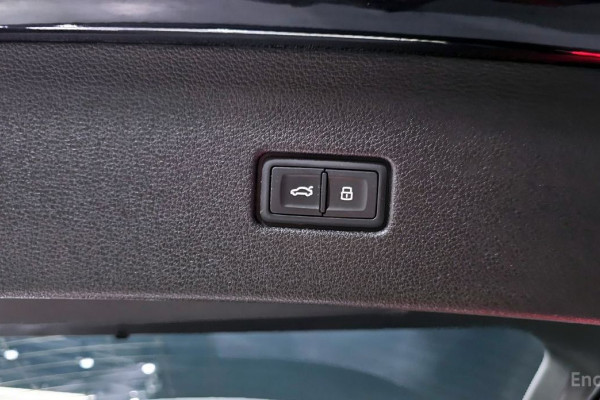 2021 Audi Q8 с пробегом 63 562 км