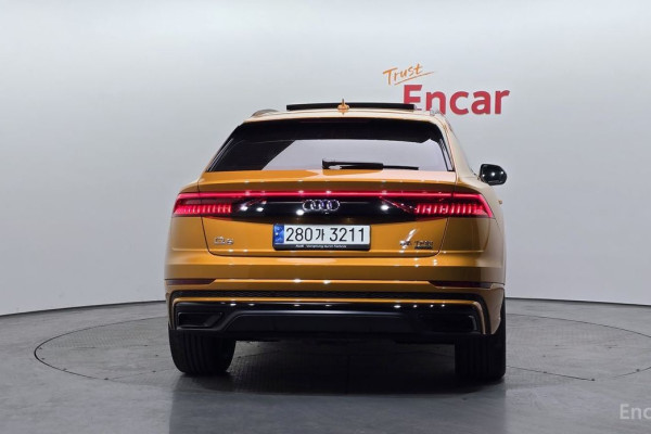 2021 Audi Q8 с пробегом 47 250 км