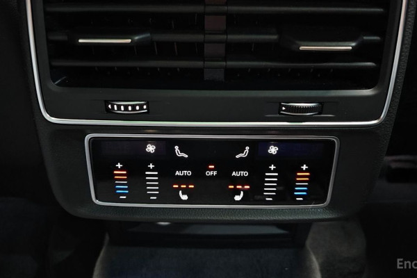 2021 Audi Q8 с пробегом 56 145 км