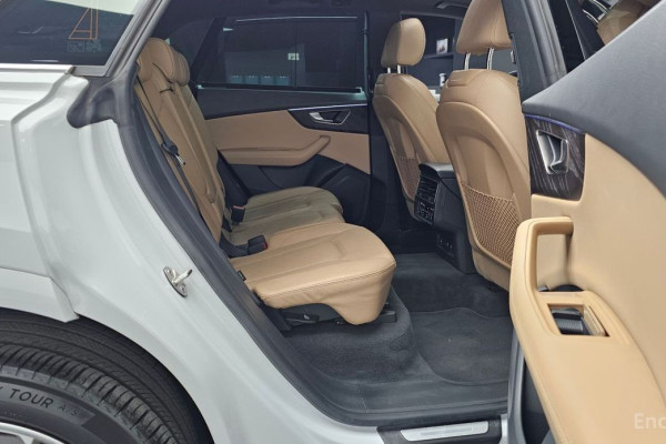 2023 Audi Q8 с пробегом 63 280 км
