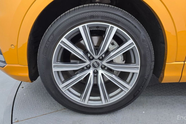 2021 Audi Q8 с пробегом 47 250 км