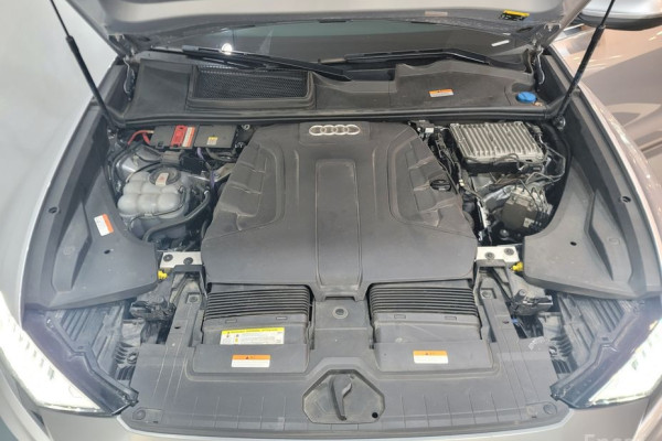 2021 Audi Q8 с пробегом 51 499 км