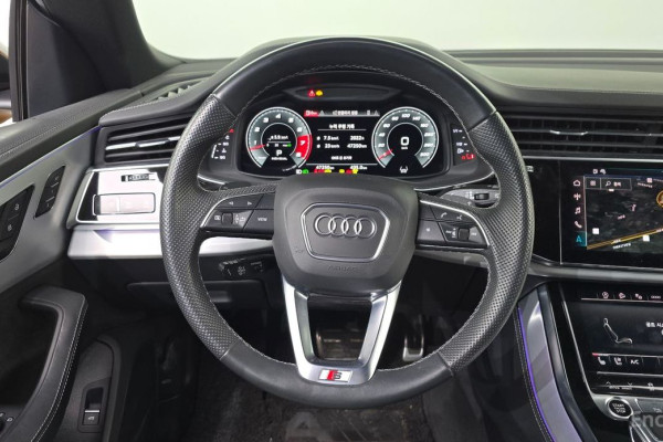 2021 Audi Q8 с пробегом 47 250 км