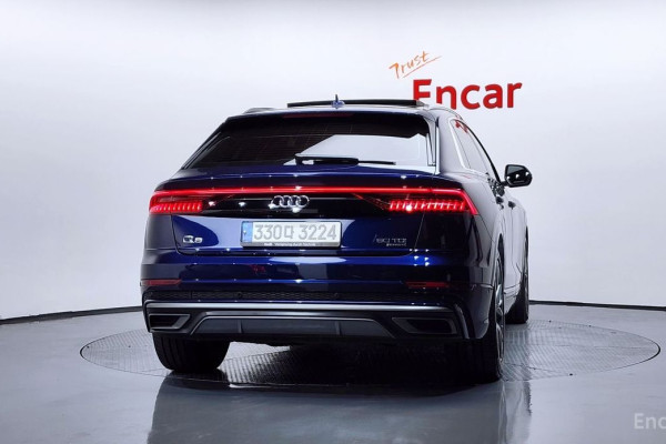 2020 Audi Q8 с пробегом 80 314 км