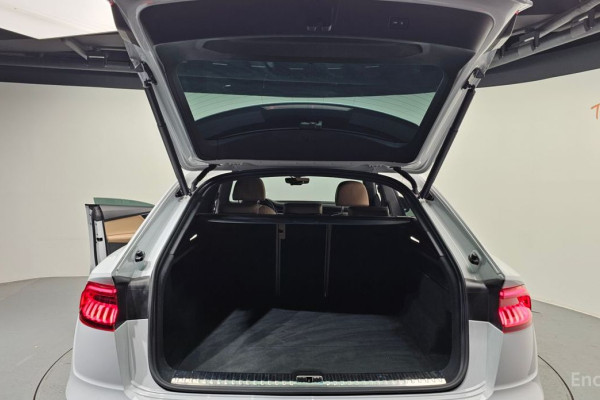 2023 Audi Q8 с пробегом 63 280 км