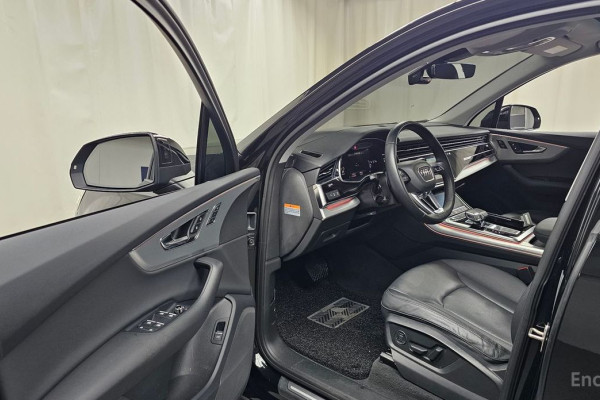 2022 Audi Q7 с пробегом 77 281 км