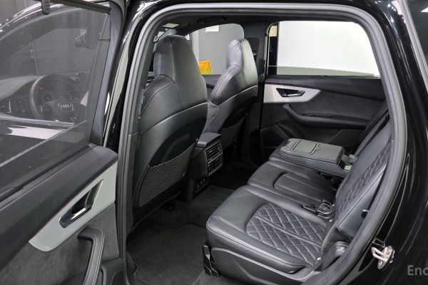 2023 Audi Q7 с пробегом 56 750 км