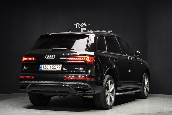 2023 Audi Q7 с пробегом 23 864 км