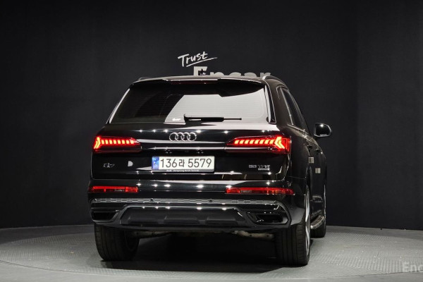 2023 Audi Q7 с пробегом 23 864 км