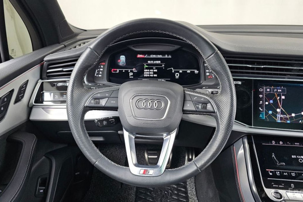 2023 Audi Q7 с пробегом 23 864 км
