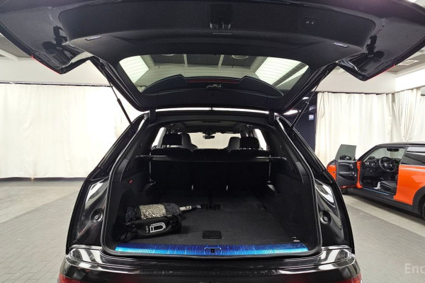 2023 Audi Q7 с пробегом 23 864 км