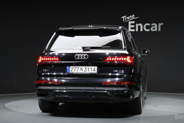 2023 Audi Q7 с пробегом 32 758 км