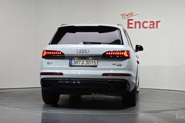 2022 Audi Q7 с пробегом 52 001 км