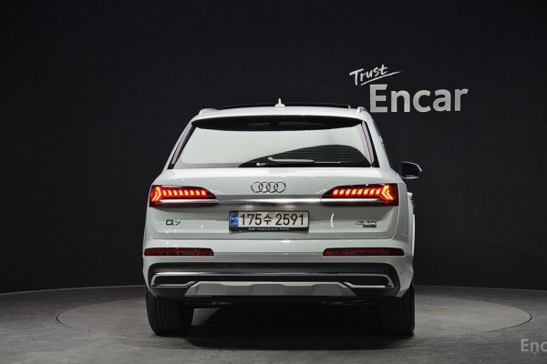 2021 Audi Q7 с пробегом 105 284 км