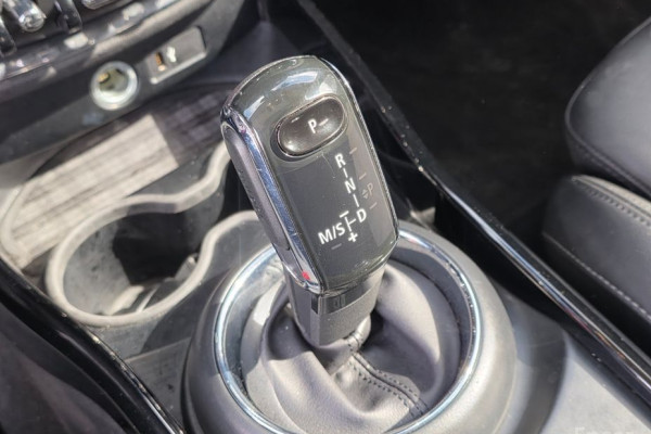 2022 Mini Clubman с пробегом 81 458 км