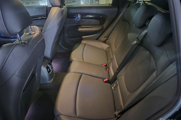 2023 Mini Clubman с пробегом 32 883 км