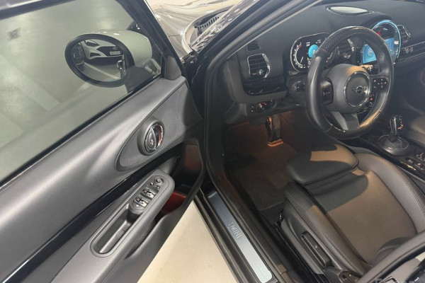 2022 Mini Clubman с пробегом 38 954 км