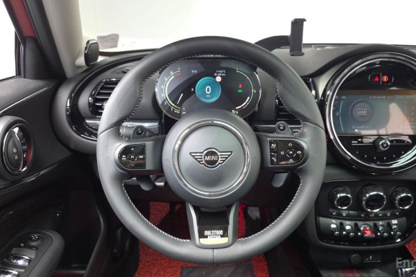 2023 Mini Clubman с пробегом 22 546 км