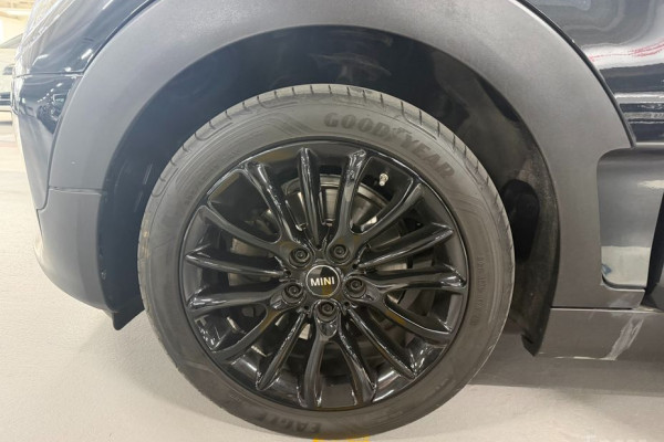 2022 Mini Clubman с пробегом 38 954 км