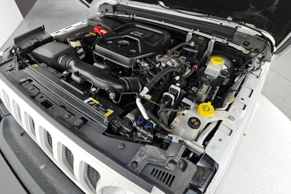 2023 Jeep Wrangler с пробегом 27 546 км