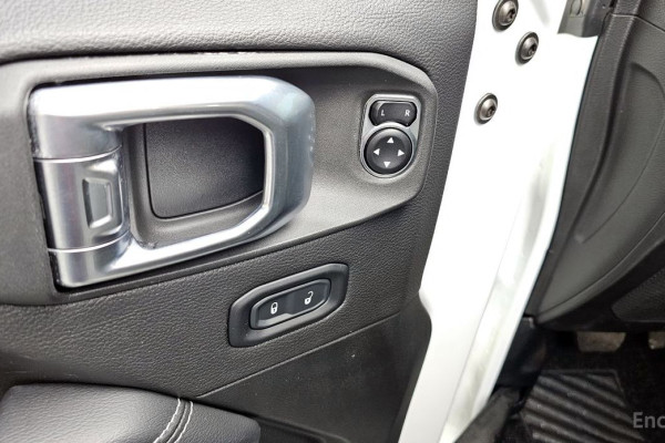 2023 Jeep Wrangler с пробегом 27 546 км