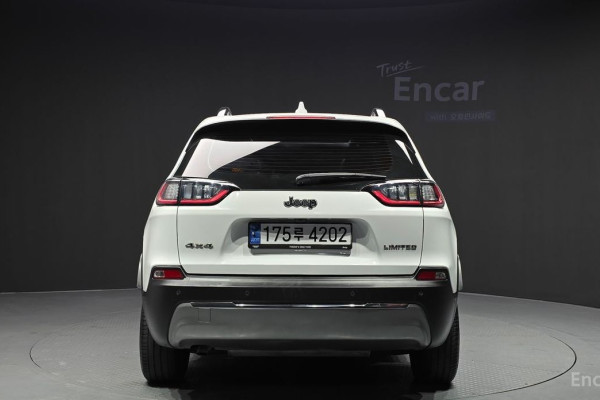 2022 Jeep Cherokee с пробегом 32 574 км