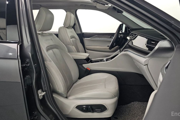 2022 Jeep Cherokee с пробегом 25 826 км