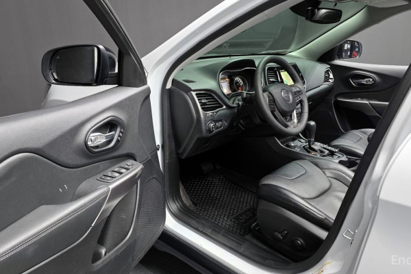 2022 Jeep Cherokee с пробегом 32 574 км