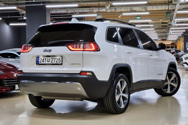 2022 Jeep Cherokee с пробегом 2 500 км