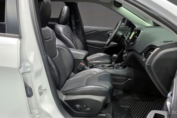 2022 Jeep Cherokee с пробегом 32 574 км