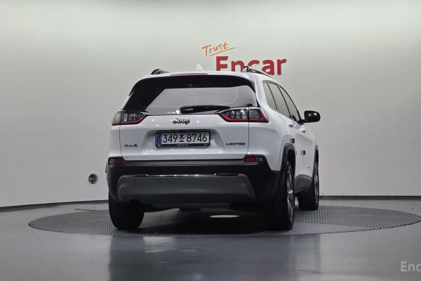 2022 Jeep Cherokee с пробегом 27 118 км