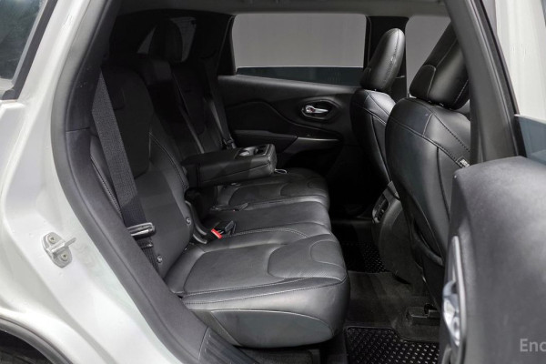 2022 Jeep Cherokee с пробегом 32 574 км