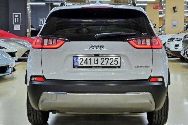 2022 Jeep Cherokee с пробегом 2 500 км