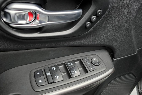 2022 Jeep Cherokee с пробегом 32 574 км