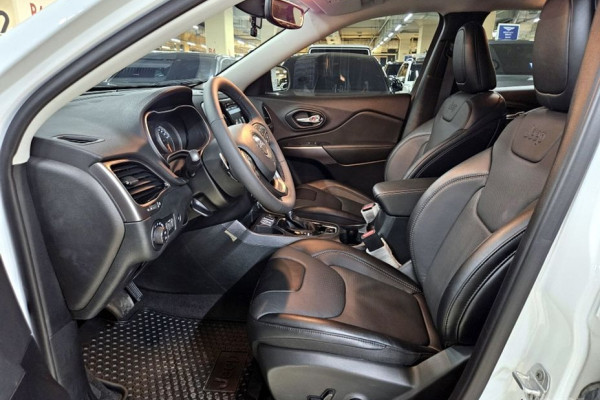 2022 Jeep Cherokee с пробегом 2 500 км