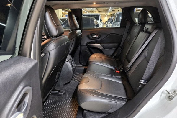 2022 Jeep Cherokee с пробегом 2 500 км