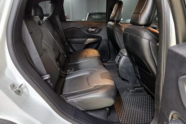 2022 Jeep Cherokee с пробегом 2 500 км