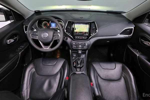 2022 Jeep Cherokee с пробегом 27 118 км