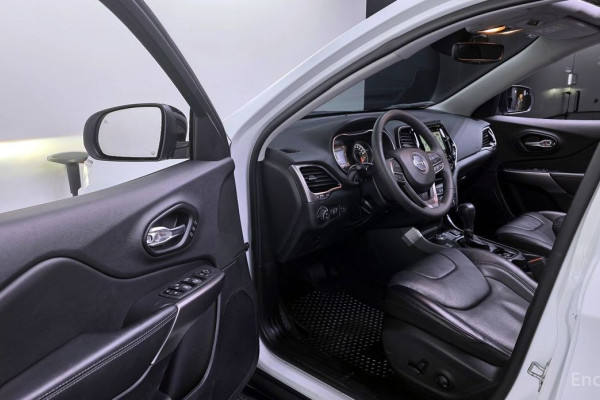 2022 Jeep Cherokee с пробегом 27 118 км