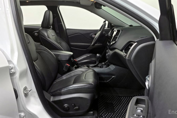 2022 Jeep Cherokee с пробегом 27 118 км