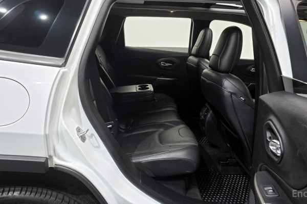 2022 Jeep Cherokee с пробегом 27 118 км