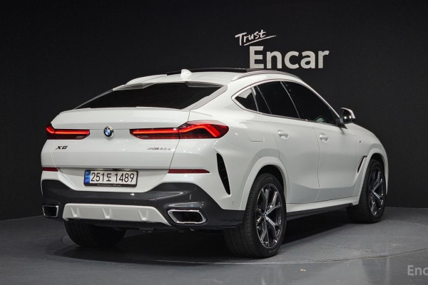 2022 BMW X6 с пробегом 30 214 км