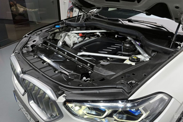 2022 BMW X6 с пробегом 66 425 км