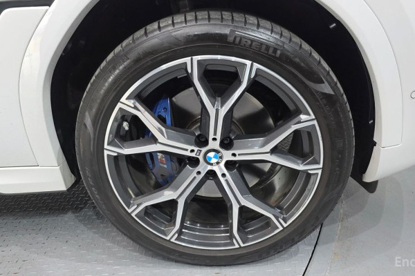 2022 BMW X6 с пробегом 24 443 км