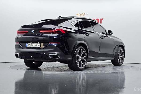 2022 BMW X6 с пробегом 27 571 км