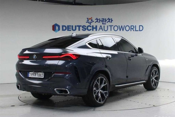 2022 BMW X6 с пробегом 12 114 км
