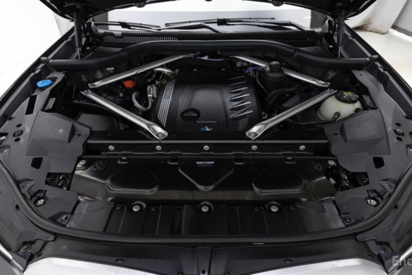2022 BMW X6 с пробегом 52 300 км