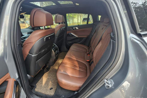 2025 BMW X6 с пробегом 4 000 км