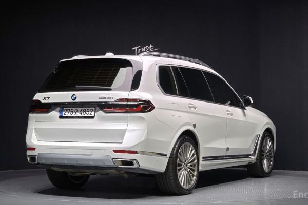 2025 BMW X7 с пробегом 9 697 км
