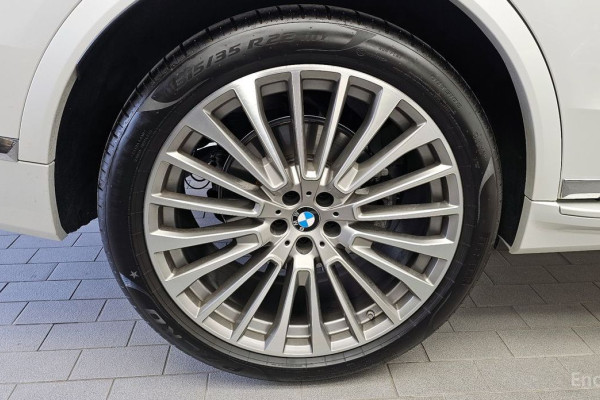 2025 BMW X7 с пробегом 9 697 км